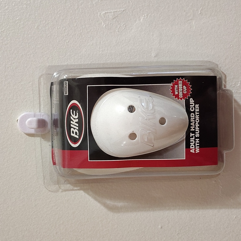 BIKE Adult Hard Cup With Supporter Size Medium 32-34
